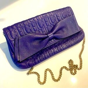 CAROLINA HERRERA Purple Logo Leather Crossbody Bag! Gold Chain! Like new! Beauty